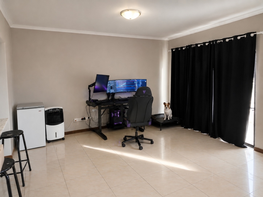 To Let 3 Bedroom Property for Rent in Hillside Free State